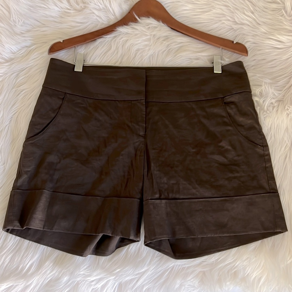 Bebe Shorts Cuffed Hi-Rise Size 10